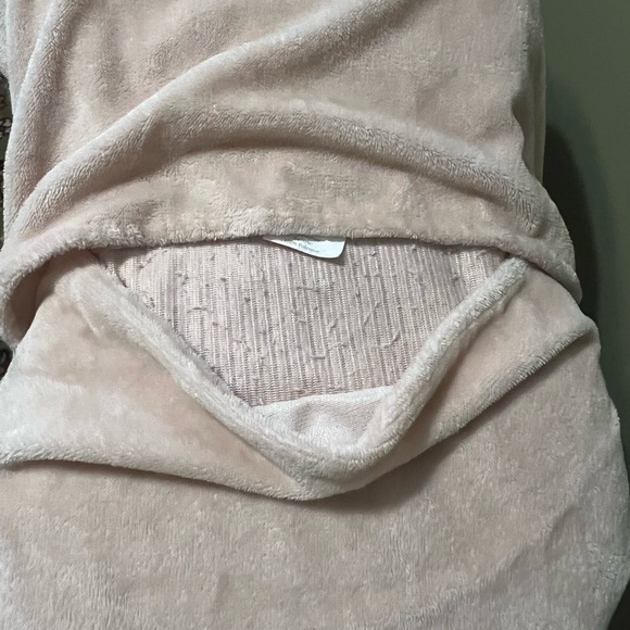 Intelligent design pillow case lightly used - Picture 3 of 4